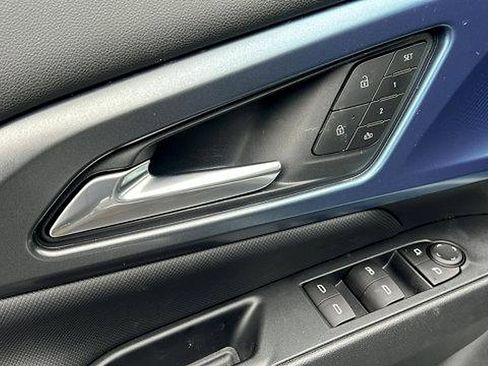 New 2026 Chevrolet Equinox EV LT image 17