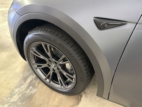 Used 2023 Tesla Model Y AWD image 10