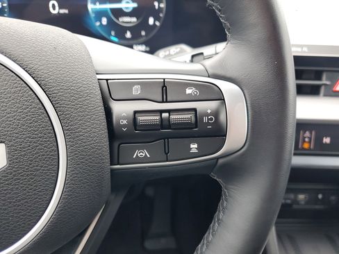 Certified 2025 Kia Sportage SX image 30