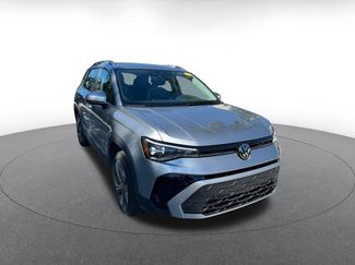 Used 2025 Volkswagen Taos SE video 2