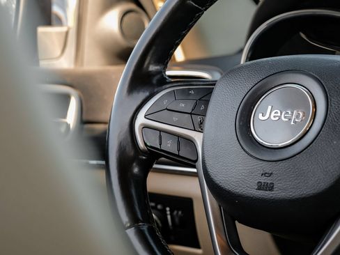 Used 2020 Jeep Grand Cherokee Limited w/ Luxury Group II RWD image 18