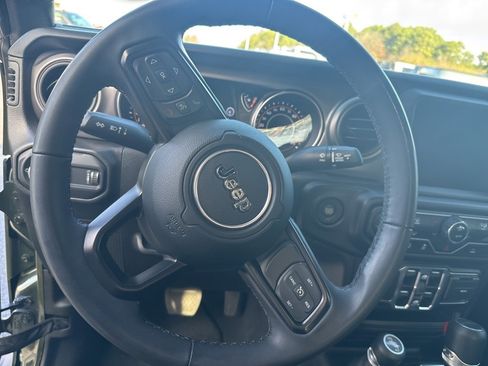 Used 2023 Jeep Gladiator Sport image 10