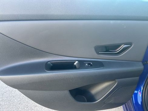 Used 2025 Hyundai Elantra Sport image 22