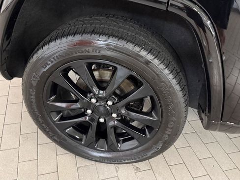 Used 2018 Jeep Grand Cherokee Altitude AWD/4WD image 18