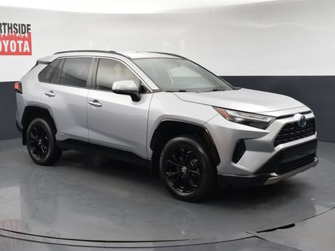 Used 2022 Toyota RAV4 SE AWD/4WD image 6