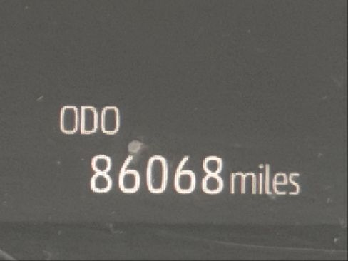 Used 2022 Toyota Highlander XLE FWD image 19