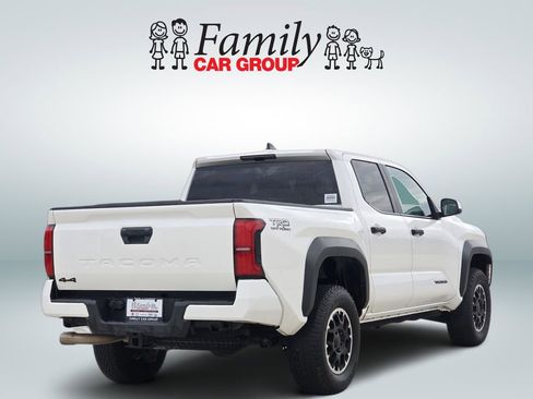 Used 2024 Toyota Tacoma TRD Off-Road AWD/4WD image 4