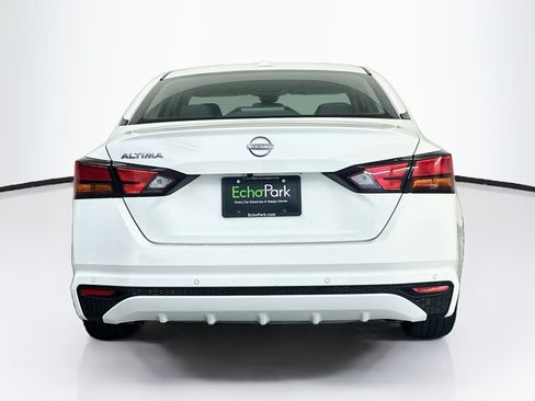 Used 2025 Nissan Altima 2.5 SV FWD image 7