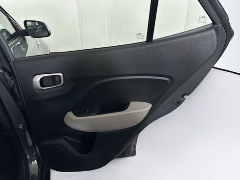 Used 2025 Hyundai Venue SEL image 29