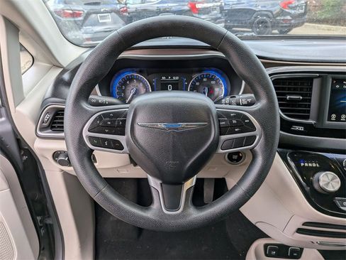 Used 2020 Chrysler Voyager Lxi image 17