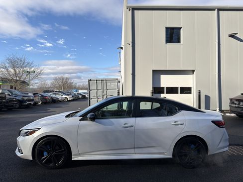 Used 2021 Nissan Sentra SR w/ SR Premium Package image 9