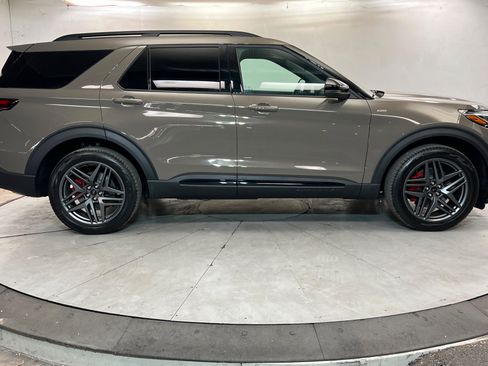 Used 2026 Ford Explorer ST-Line w/ ST-Line Street Pack AWD/4WD image 6