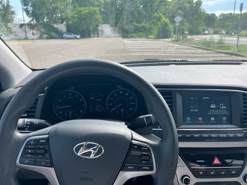 Used 2017 Hyundai Elantra SE FWD image 9