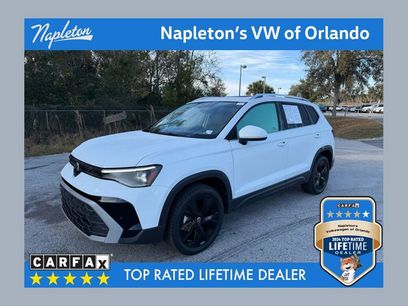 Used 2025 Volkswagen Taos SE w/ Panoramic Sunroof Package