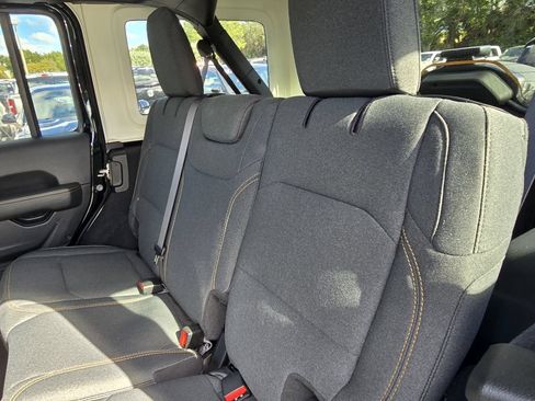 Used 2025 Jeep Wrangler Unlimited Sahara AWD/4WD image 14