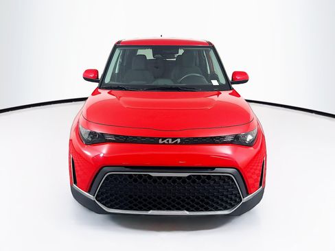 Used 2025 Kia Soul LX w/ LX Technology Package FWD image 2