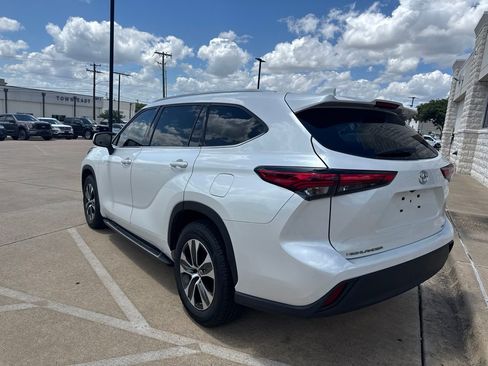 Used 2022 Toyota Highlander XLE FWD image 7