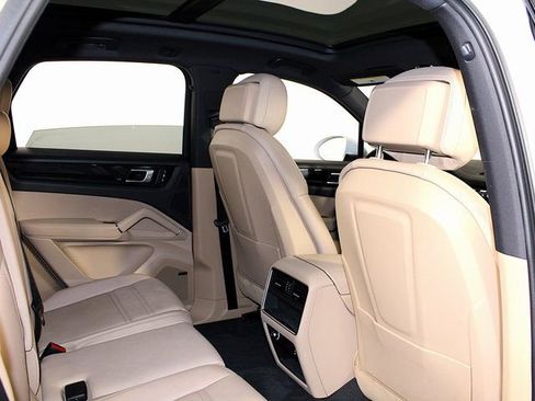 Certified 2023 Porsche Cayenne image 25