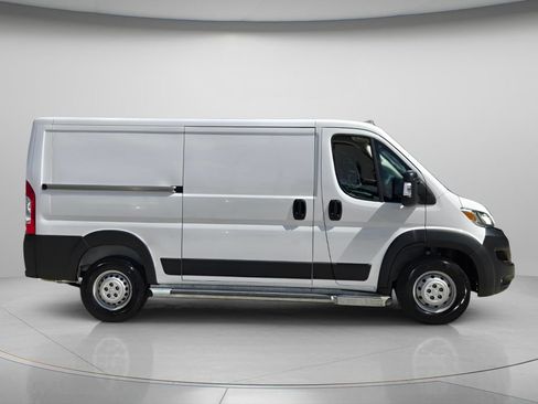 Used 2025 RAM ProMaster 2500 w/ U-Haul Equipment Group FWD image 8