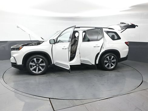 Used 2023 Honda Pilot Elite image 49