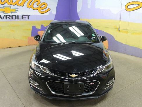 Used 2017 Chevrolet Cruze LT w/ LT Convenience Package FWD image 3