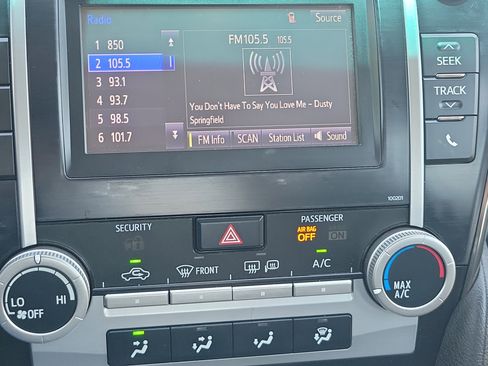 Used 2014 Toyota Camry SE FWD image 25