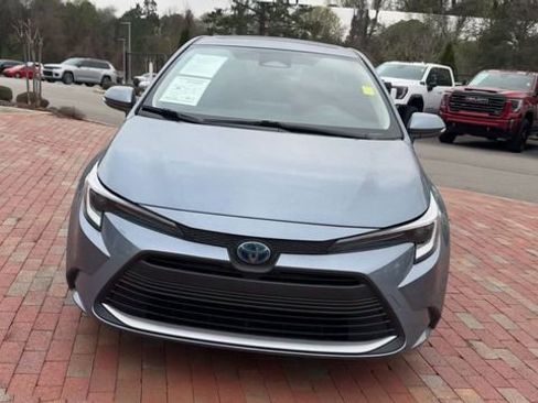 Used 2023 Toyota Corolla XLE image 6