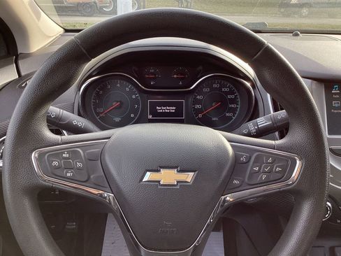 Used 2017 Chevrolet Cruze LT w/ Convenience Package image 26