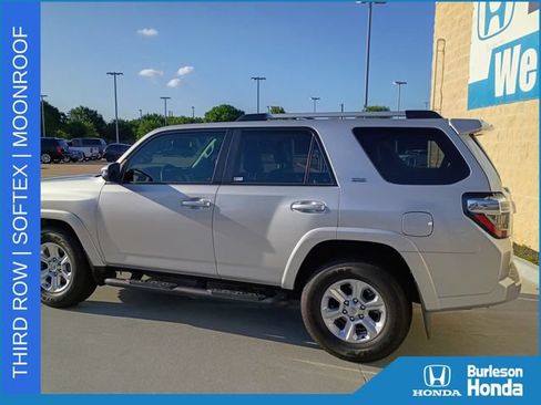 Used 2022 Toyota 4Runner SR5 Premium w/ Moonroof Package RWD image 4