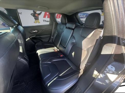 Used 2020 Jeep Cherokee Latitude Plus AWD/4WD image 23