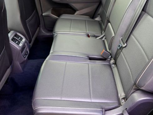 Used 2021 Volkswagen Tiguan SE w/ 3-Row Tiguan MDO Package image 25