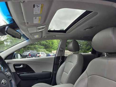 Certified 2019 Kia Niro Touring FWD image 13