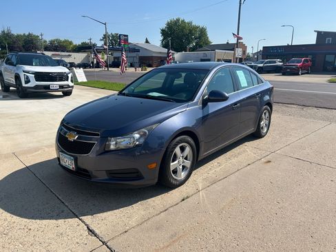 Used 2014 Chevrolet Cruze LT FWD image 2