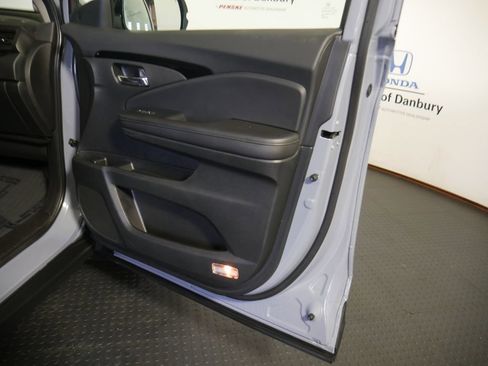 Used 2022 Honda Pilot Touring image 5