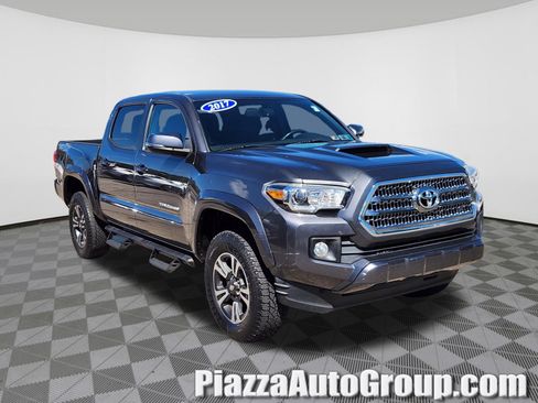 Used 2017 Toyota Tacoma TRD Sport w/ Tow Package (A/T) AWD/4WD image 1
