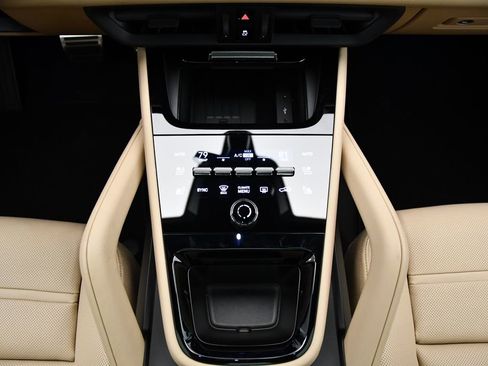 Used 2025 Porsche Cayenne S image 31