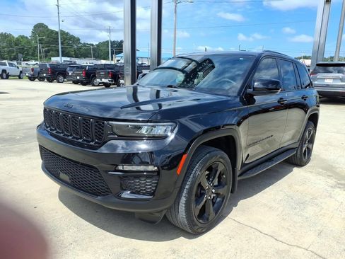 Used 2023 Jeep Grand Cherokee Limited w/ Black Appearance Package RWD image 3