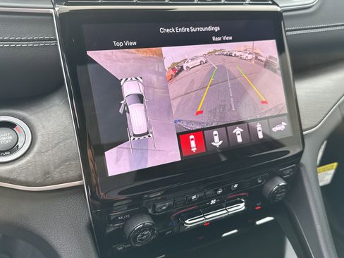 New 2025 Jeep Grand Cherokee Limited w/ Luxury Tech Group II image 28