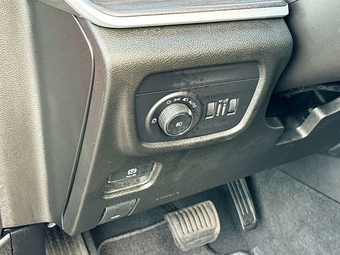 Used 2025 Jeep Grand Cherokee Limited image 10