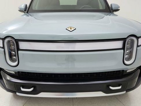 Used 2024 Rivian R1T Adventure image 9