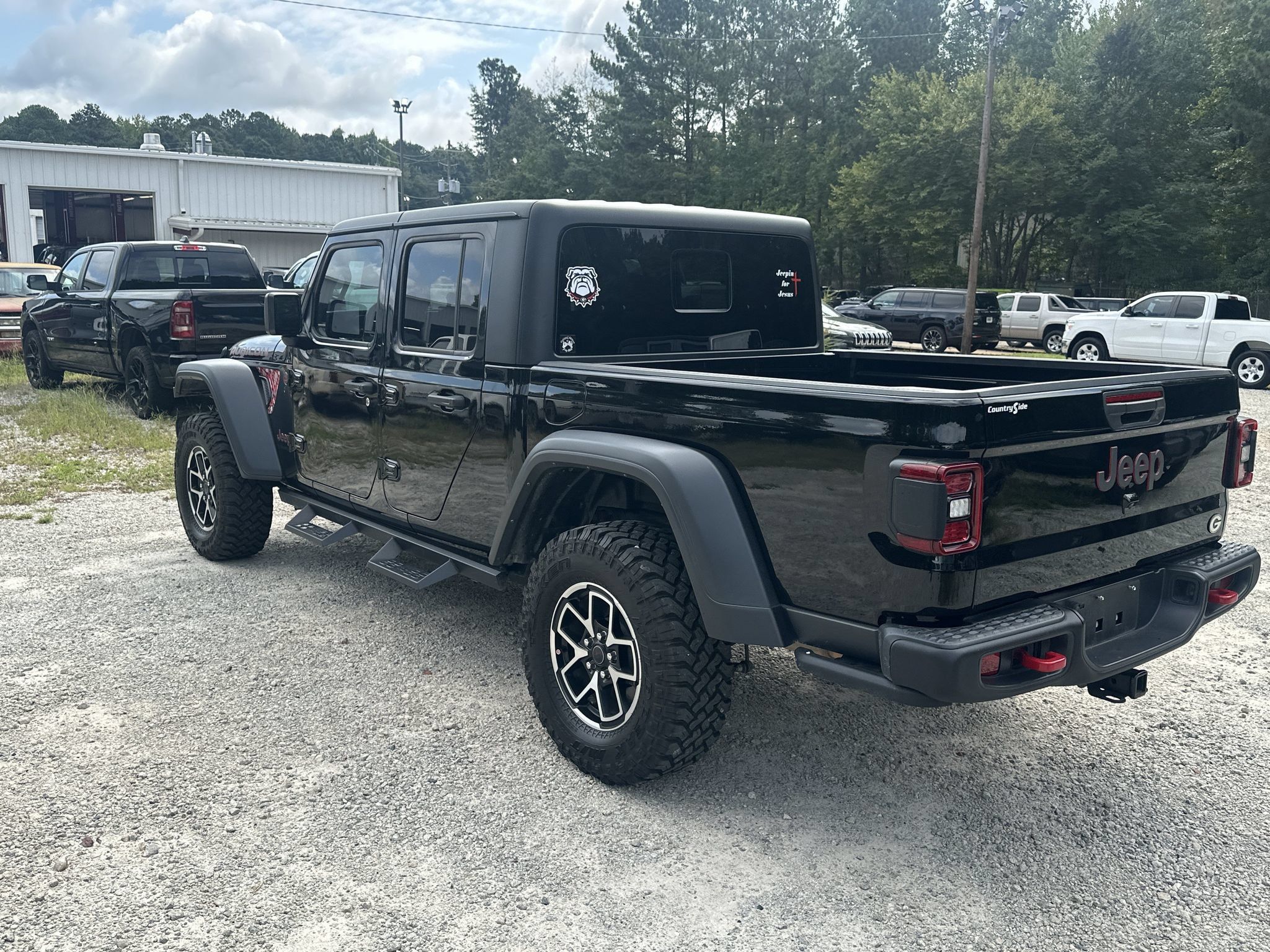 Used 2024 Jeep Gladiator Rubicon w/ Technology Group AWD/4WD image 5