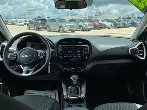 Used 2022 Kia Soul LX FWD image 12