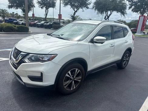 Used 2019 Nissan Rogue SV w/ Premium Package AWD/4WD image 2