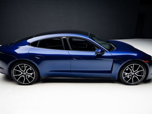 Used 2023 Porsche Taycan w/ Premium Package image 31