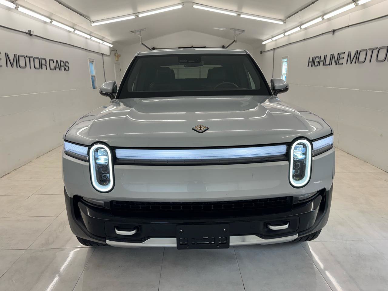Used 2025 Rivian R1T Adventure Dual AWD/4WD image 2