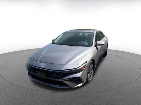 Used 2025 Hyundai Elantra SEL FWD image 7
