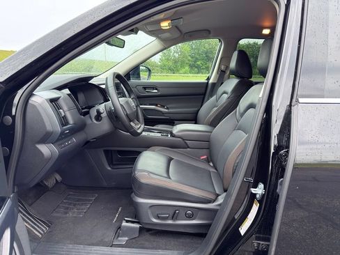 Used 2026 Nissan Pathfinder SL AWD/4WD image 2