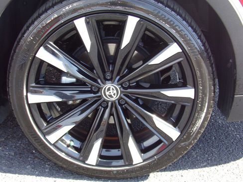 Used 2024 Toyota Crown Platinum image 19