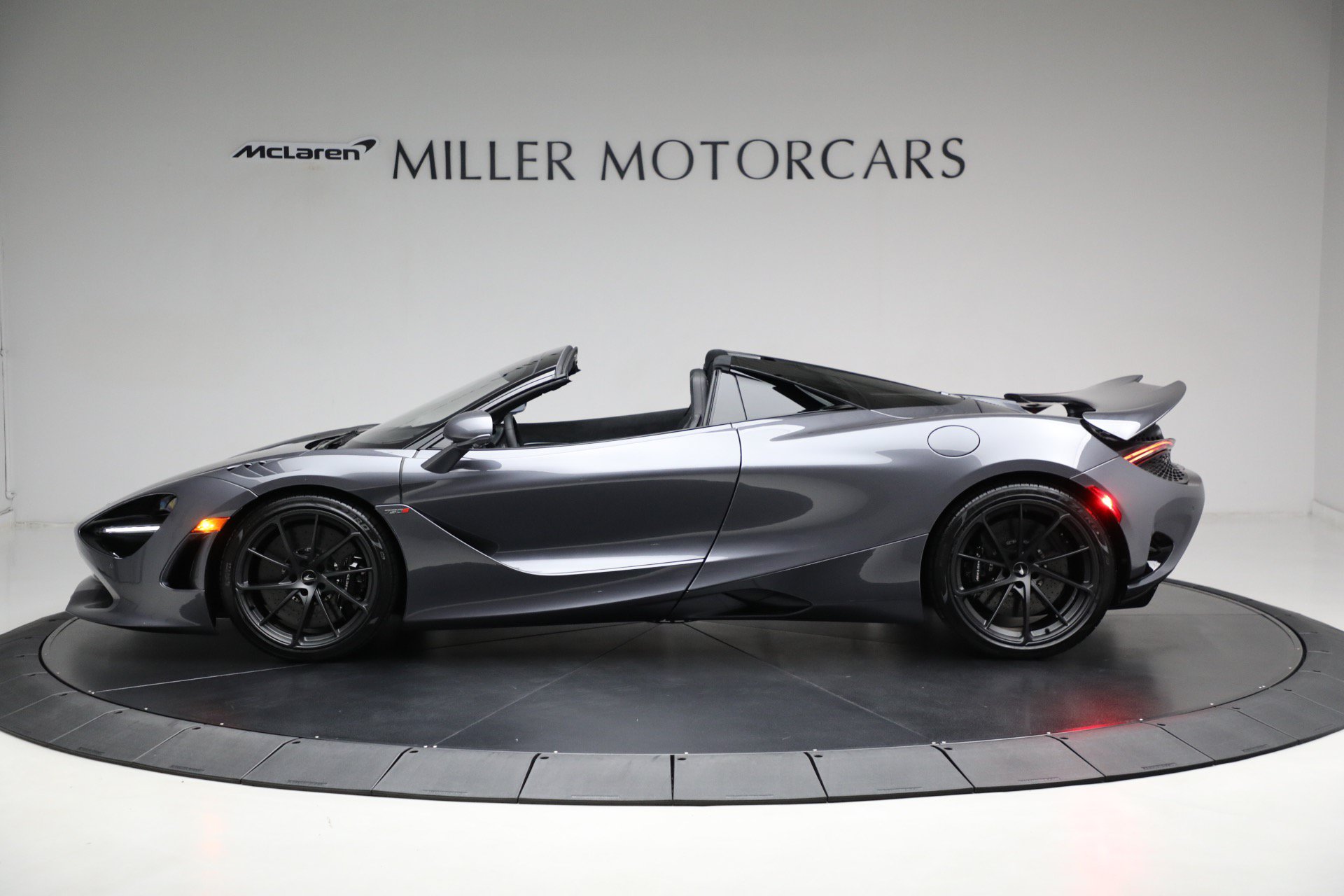 Used 2024 McLaren 750S Spider RWD image 3