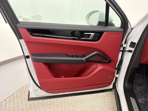 Certified 2022 Porsche Cayenne AWD/4WD image 20